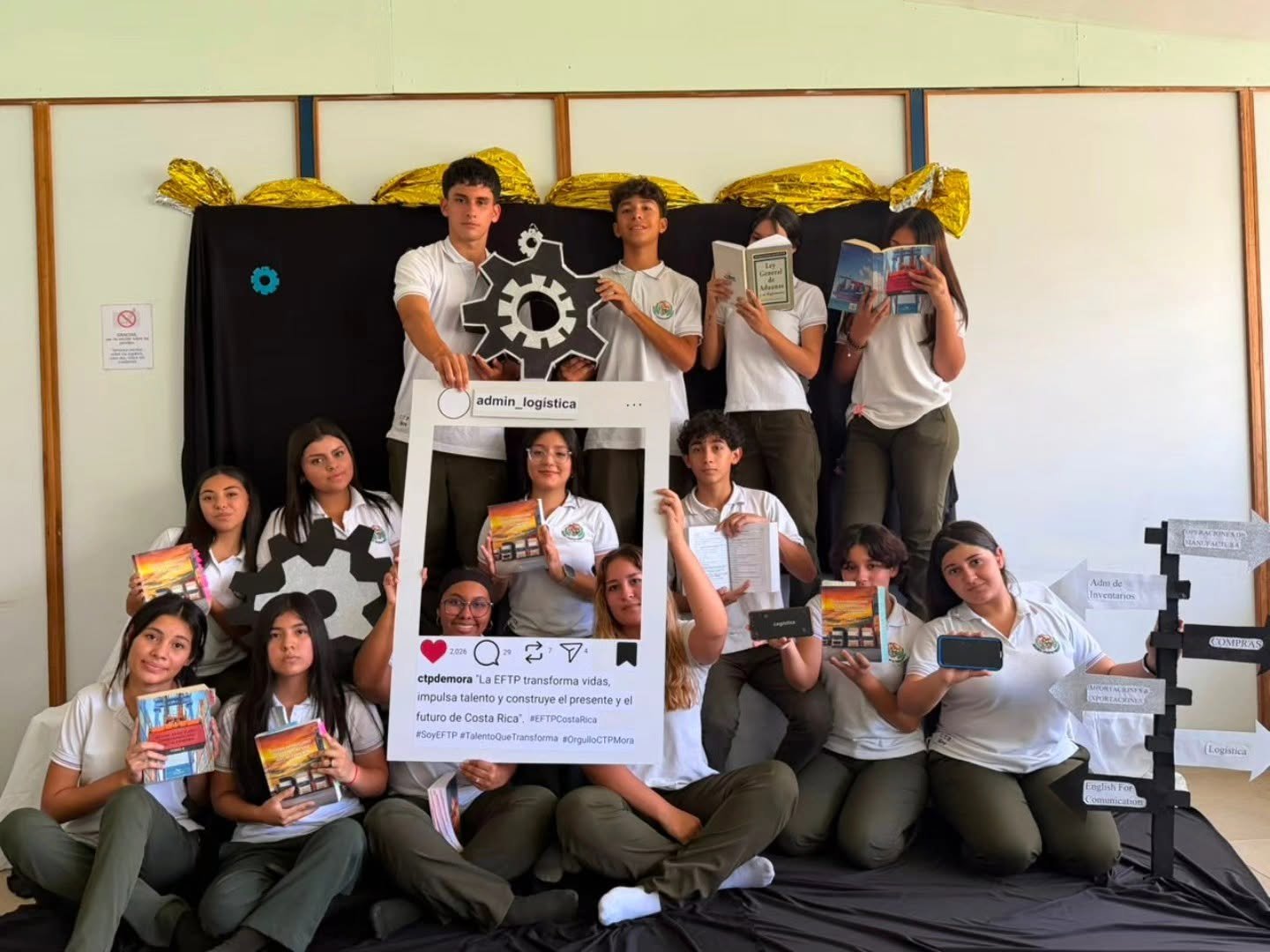 Estudiantes de distintas especialidades en la actividad del Día de la EFTP